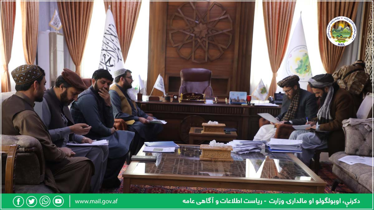 د مراجعينو ستونزو هوارولو په پار دکرنې وزير هلې ځلې