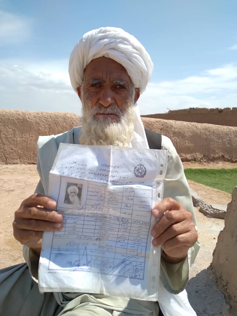 د هلمند دکرنې رياست: نادعلي کې پر ۵۰۰ بزګرانو د سبو تخمونو د وېش په پار سروې وشوه