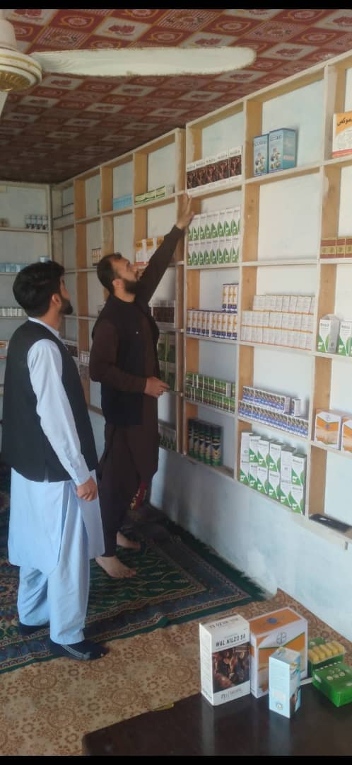 د بغلان دوشي او خنجان کې د حيواني درملو د پلورنځيو څارنه وشوه 