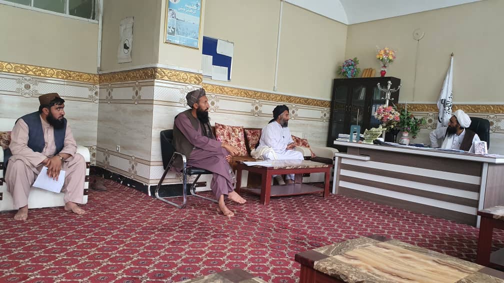 د هلمند دکرنې رییس ددې ولایت د فرمانونو او حکمونو د تعقیب اونظارت له رییس سره وکتل 