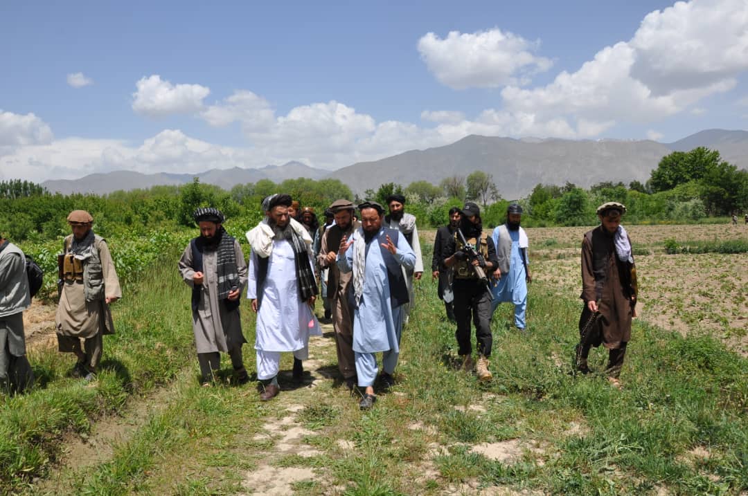 دکرنې او مالدارۍ مرستیال د بدخشان دکرنې ریاست له کارکوونکو سره وکتل