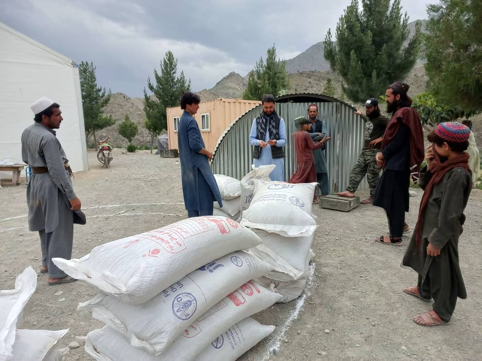 د خوست سپیري کې پر۱۱۵۰ مالدارانو د څارویو د خوراکي توکي ووېشل شو
