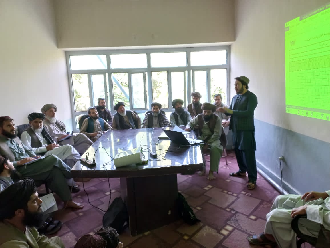 هلمند کې د کرنې ریاست اړوند د ځمکو آمریت کارکوونکو ته د کلنې ارزونې په اړه پوهاوی ورکول شو