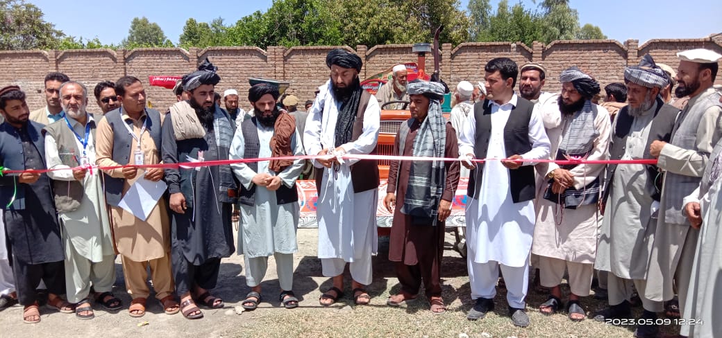 د ننګرهار بهسودو ولسوالی کې کروندګرو سره د ټراکټورونو مرسته وشوه