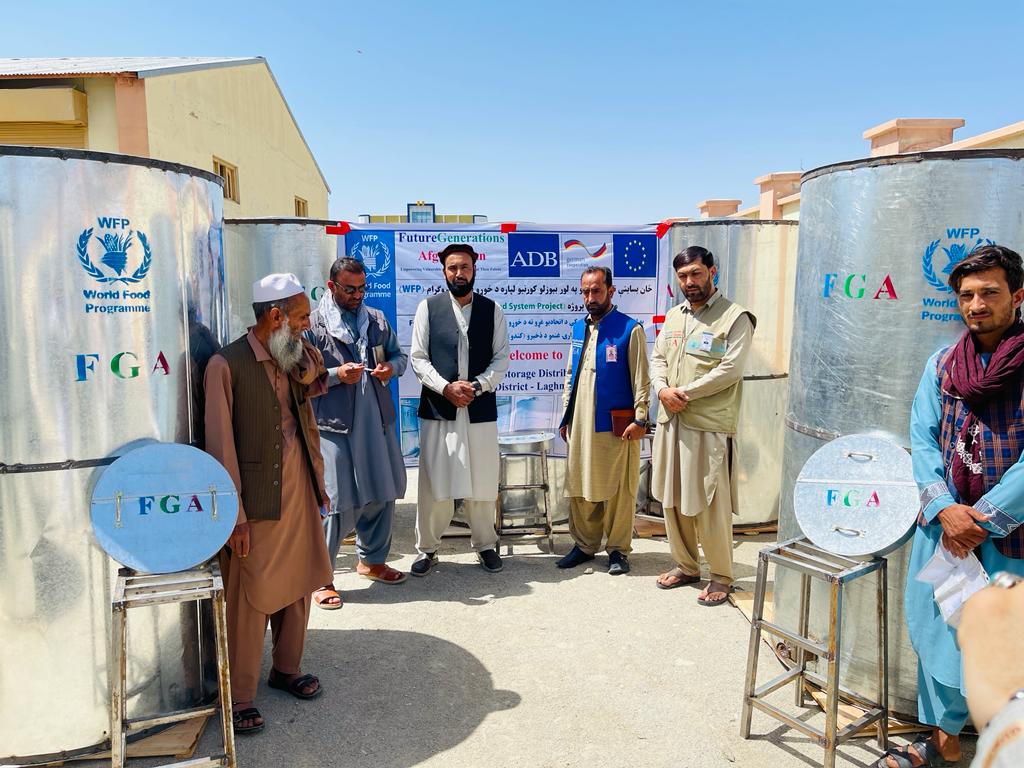 لغمان کې ۳۰۰  کروندګرو سره مرسته وشوه