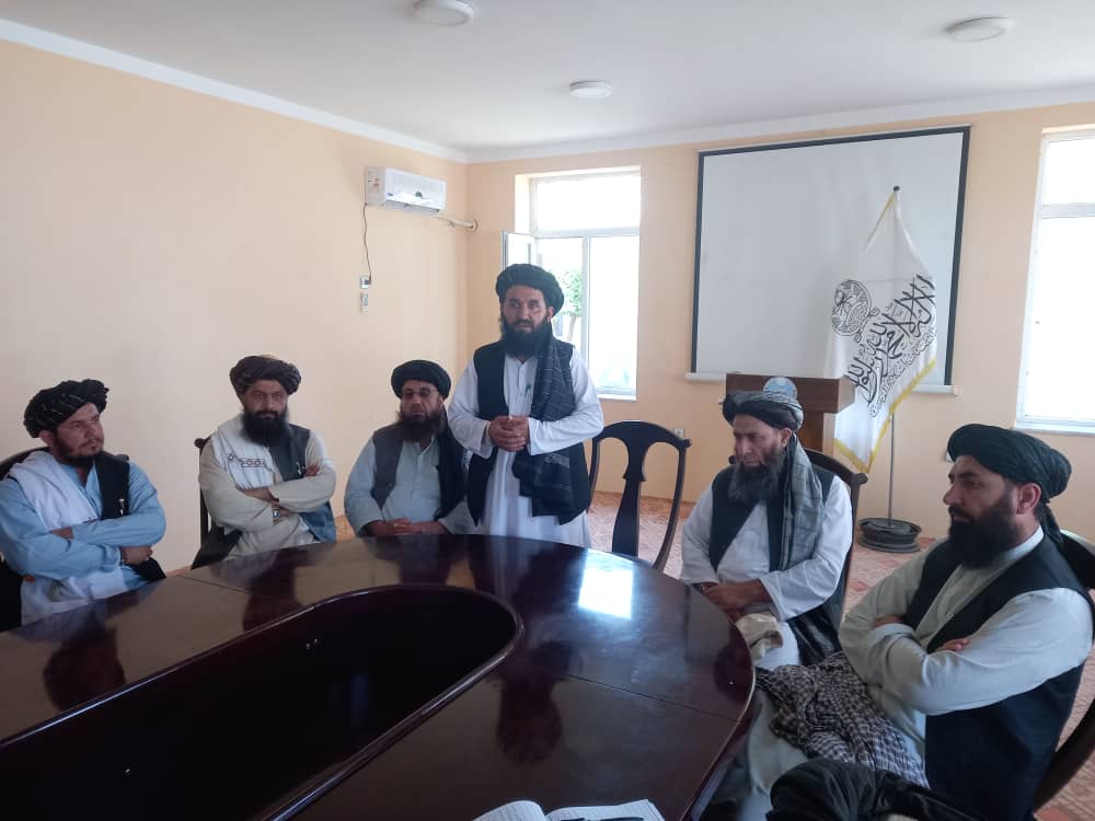 تخار کې د ملخانو پر وړاندې د مبارزې لړۍ پر چټکیا د کرنې او مالدارۍ مرستیال ټینګار