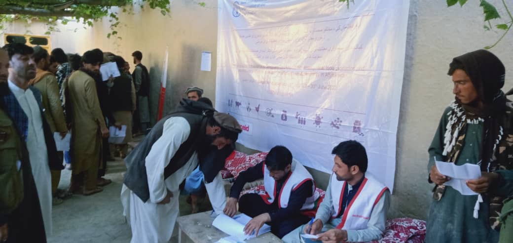 د ننګرهار ۷ ولسوالیو کې ۹۸۰۰ مالدارانو سره نغدې مرستې وشوې