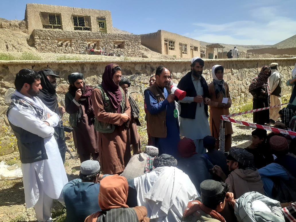 د میدان وردګو ولایت دایمیرداد کې ٣١۴ بېوزلو کورنیو سره مرستې وشوې