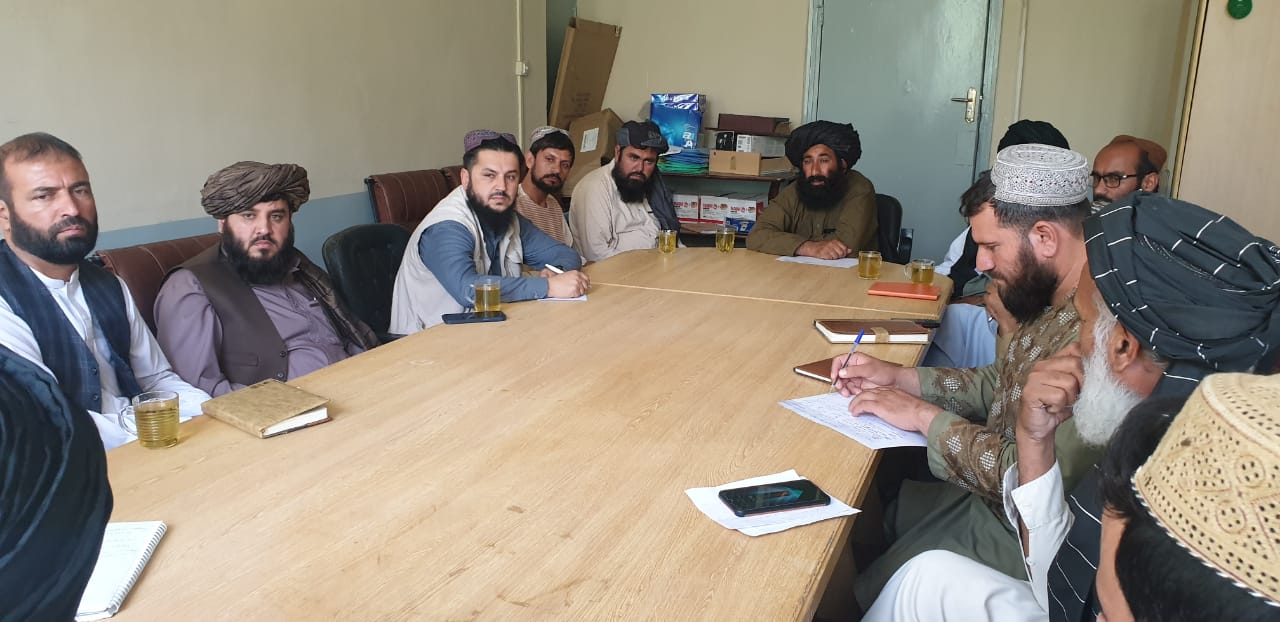 د هلمند دکرنې، اوبولګولو او مالدارۍ ریاست کې ددې ولایت دکرنې  او مالدارۍ پراختیا او ودې ته د زمینې برابرولو په پار له همکارو برنامو سره سکټوري غونډه دائره شوه.