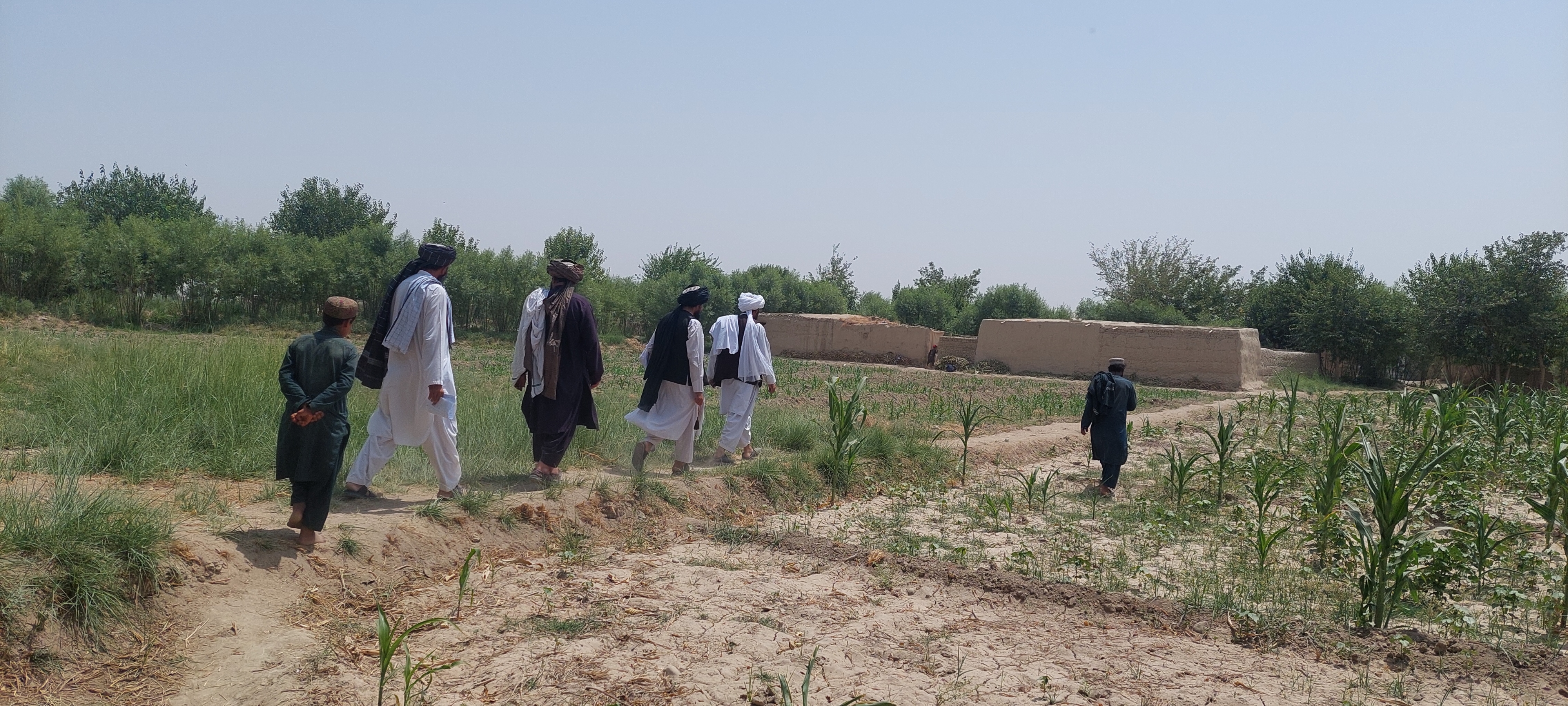 د هلمند د ځمکو د غصب مخنیوي تخنیکي کمېټې رییس او ورسره مل پلاوي ګرمسېر ولسوالی ته سفر وکړ