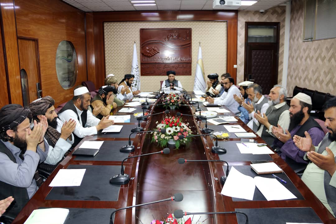 د ځمکو چارو لوی رییس: د اسنادو په تعقیب او خپلو دندو کې د مراتبو لړۍ مراعات کړئ