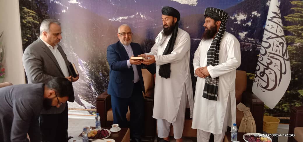 د ننګرهار دکرنې ریاست: د ایران قونسلګرۍ له چارواکو سره غونډه دائره شوه
