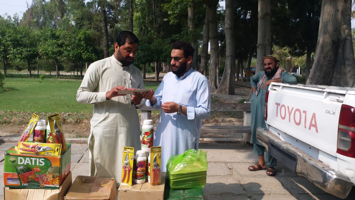 د ننګرهار کانال شرکت:هډې فارم آمریت سره د کرنیزو توکو مرسته وشوه