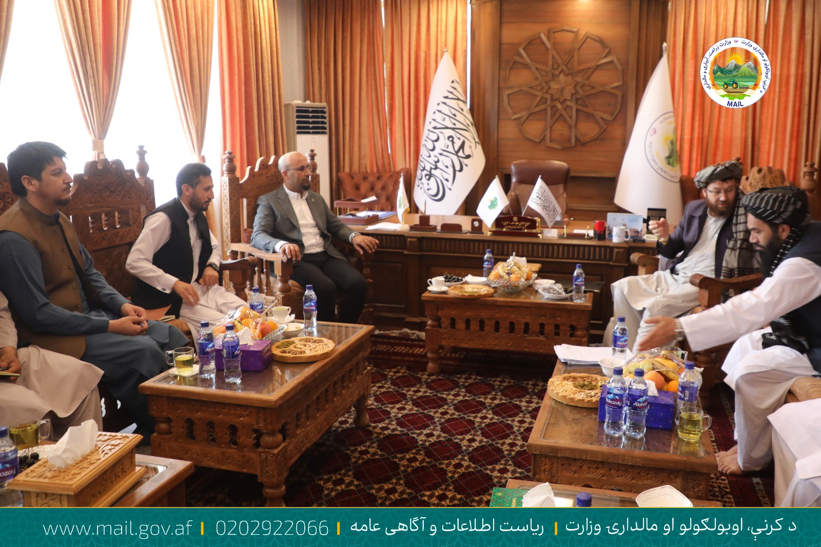 د کرنې وزیر د ترکیې له سوداګر ایرکان سیزر سره وکتل