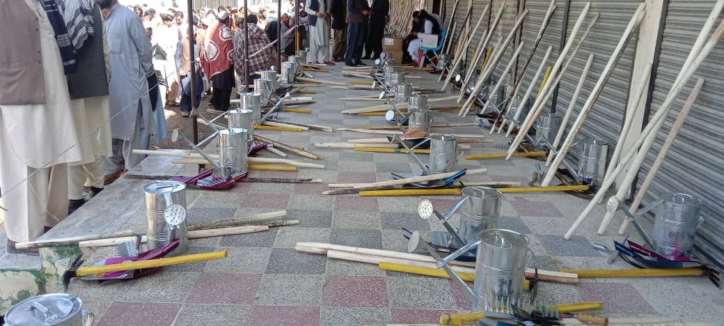 خوست کې له یوشمېر بزګرانو سره مرستې وشوې