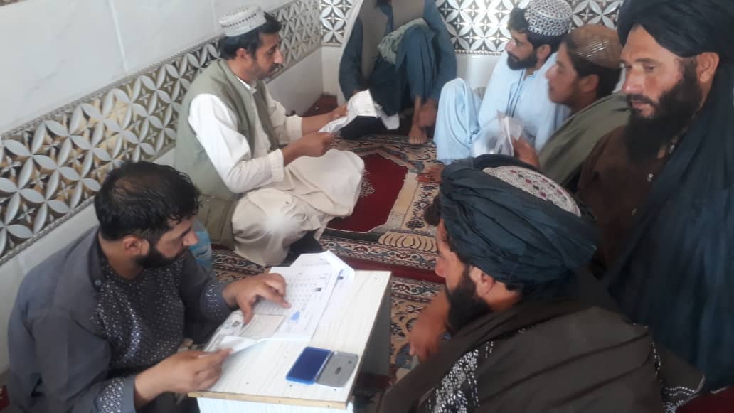 د هلمند سنګین کې سلګونو بزګرو او مالدارانو سره د نغدو پیسو مرسته وشوه