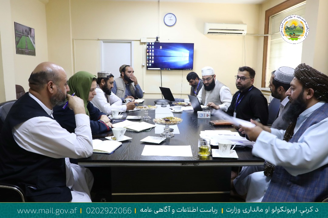 د کرنې او مالدارۍ مرستیال د اکټید مؤسسې له مشرې سره وکتل