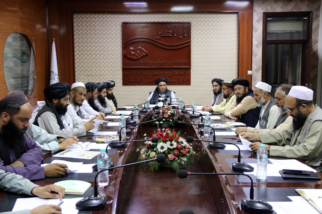 دکرنې وزارت د ځمکو چارو ریاست اړوندو څانګو کې د ښې همغږۍ په پار غونډه دائره شوه