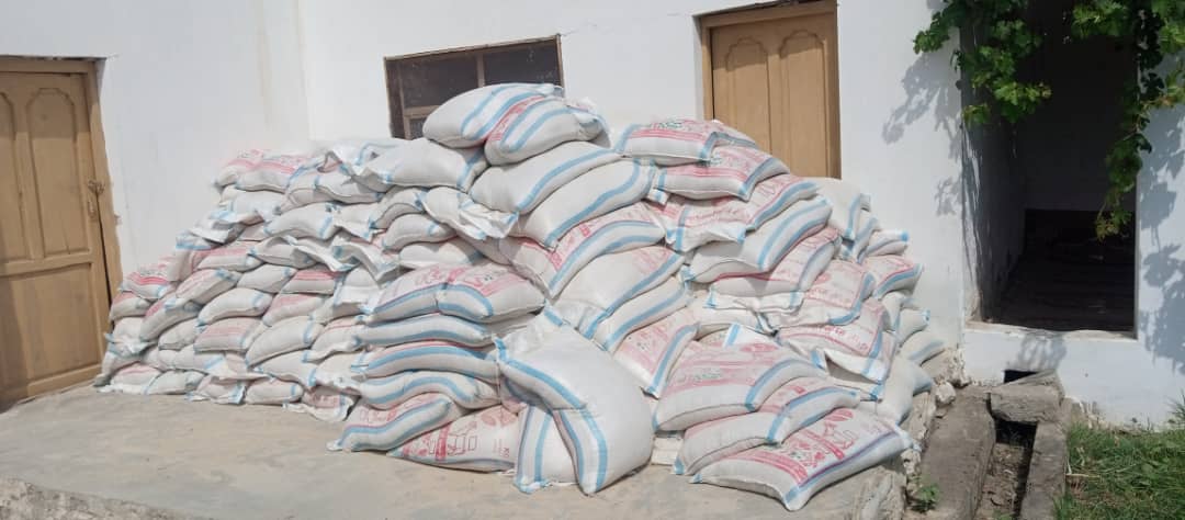 توزیع خوراکه حیوانی برای ۴۱۷ مالداران ولایت لغمان