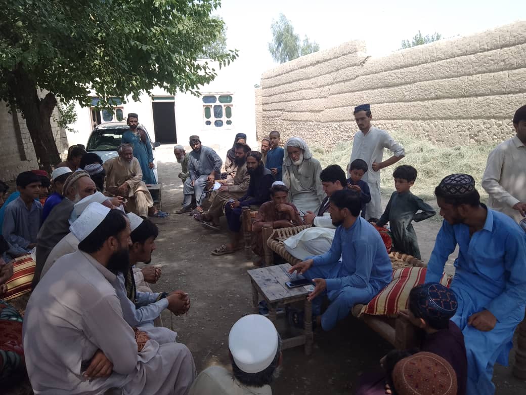 د کورني اقتصاد پیاوړتیا په پار هڅې؛ ننګرهار کې پر ۱۵۰۰ مېرمنو د کورنیو باغچو لپاره اصلاح شوي تخمونه وېشل کېږي