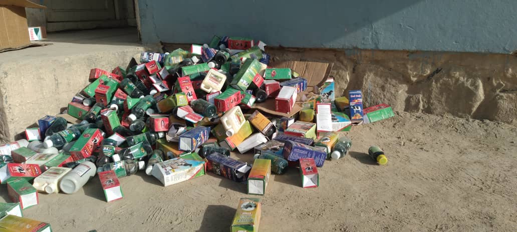 نظارت از  ادویه فروشی‌ و کلینیک‌های حیوانی ولسوالی دشت ارچی کندز