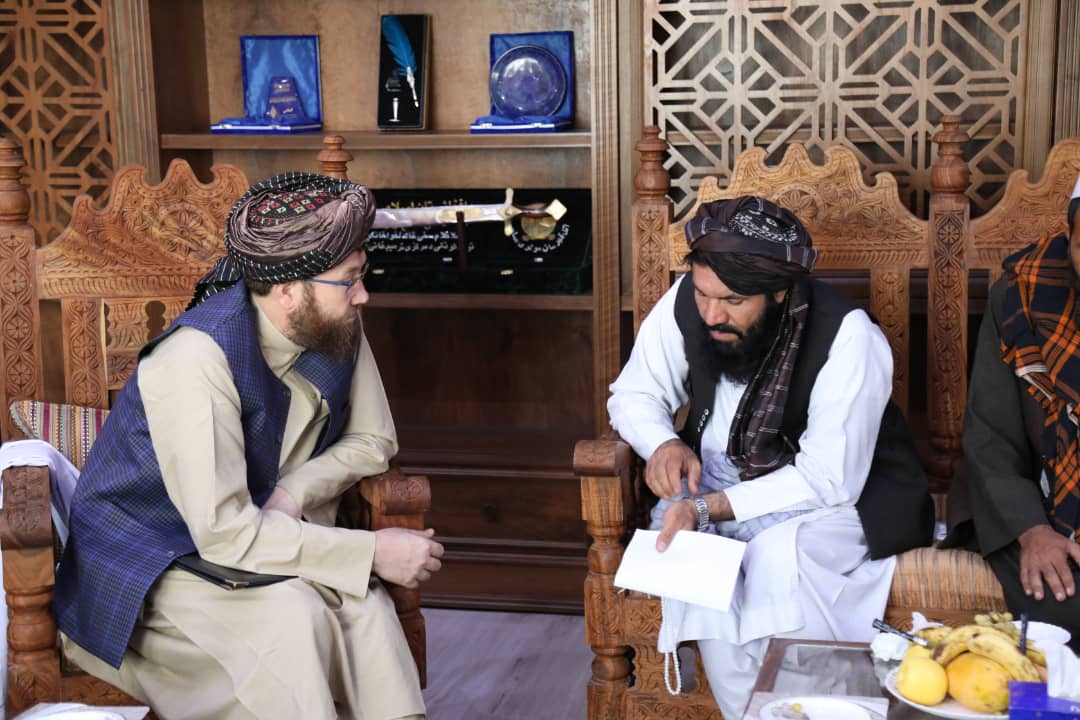 د کرنې وزیر د نورستان، پکتیا او کونړ ولایتونو د کرنې له رییسانو سره وکتل