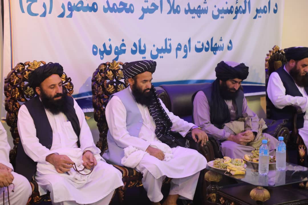 د کرنې وزارت مالي او اداري مرستیال د ننګرهار ولایت له سیمه ییزو چارواکو او بې ځایه شویو سره وکتل