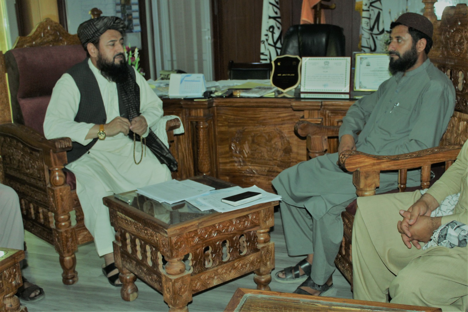 د ننګرهار کانال شرکت رییس د مالدارۍ فارم د کارکوونکو ستونزې واورېدل