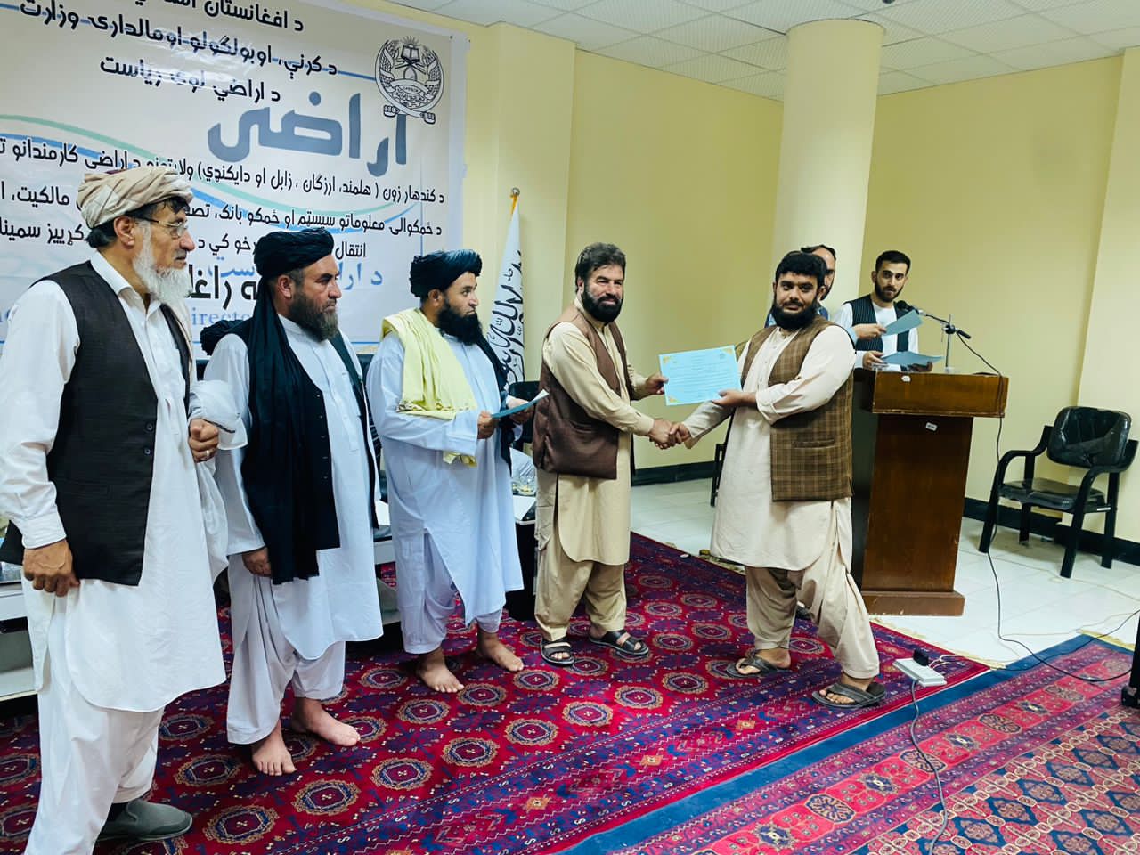 د کندهار زون په کچه د ځمکو چارو یوشمېر کارکوونکي ورزول شول