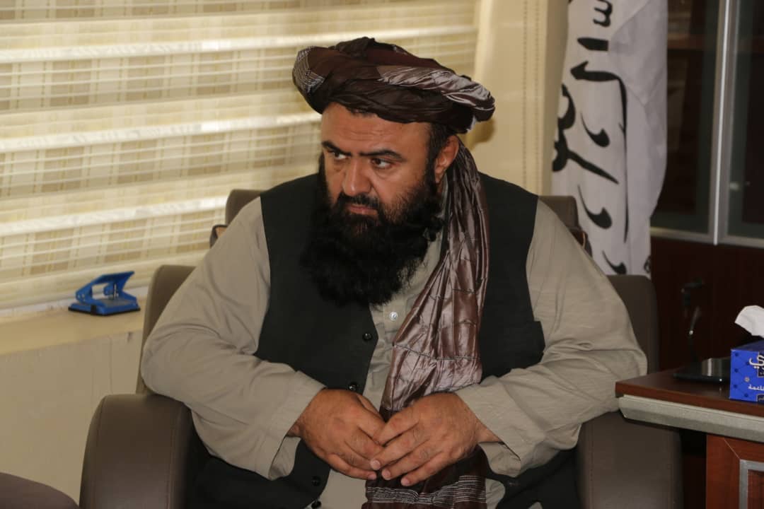 د لوګر مرستیال والي د کرنې، اوبولګولو او مالدارۍ وزارت له پلاوي سره وکتل