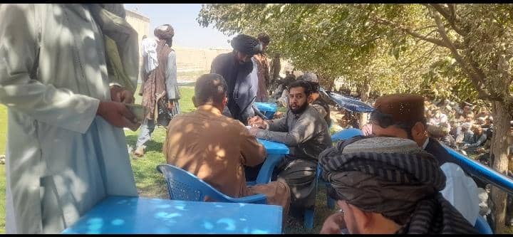دهلمند موسیٰ کلا کې پر سلګونو کسانو  نغدې پیسې  ووېشل شوې