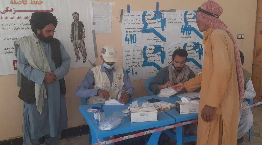 به دو هزار و ۳۰۰ خانواده متضرر از خشکسالی در ولایت نیمروز پول نقد توزیع شد