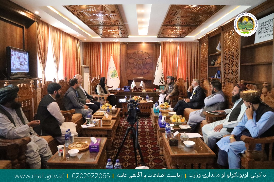 د کرنې وزیر د ملګرو ملتونو د خوړو او کرنې ادارې له چارواکو سره وکتل