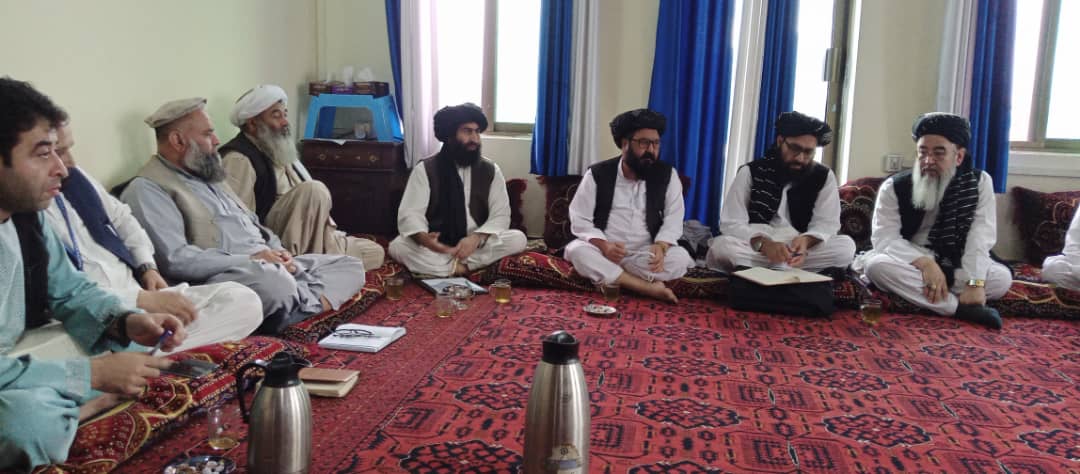 دیدار هیئت کمیسیون رسیدگی به بازگشت کننده‌گان اخراج اجباری با نماینده‌گان موسسات در ننگرهار 