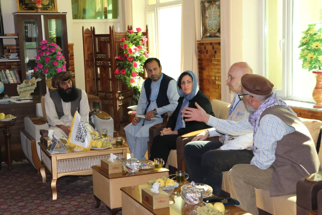 میدان وردګ  کې پر۱۱۵۰۰ بزګرانو د اصلاح شویو تخمونو او کیمیاوي سرو  وېشل لړۍ پیل شو