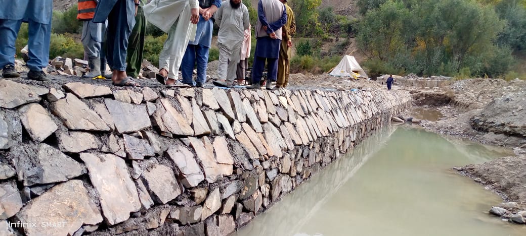 نظارت از جریان کار اعمارسربند و دیوار استنادی قریه غدار مرکز ولایت دایکندی