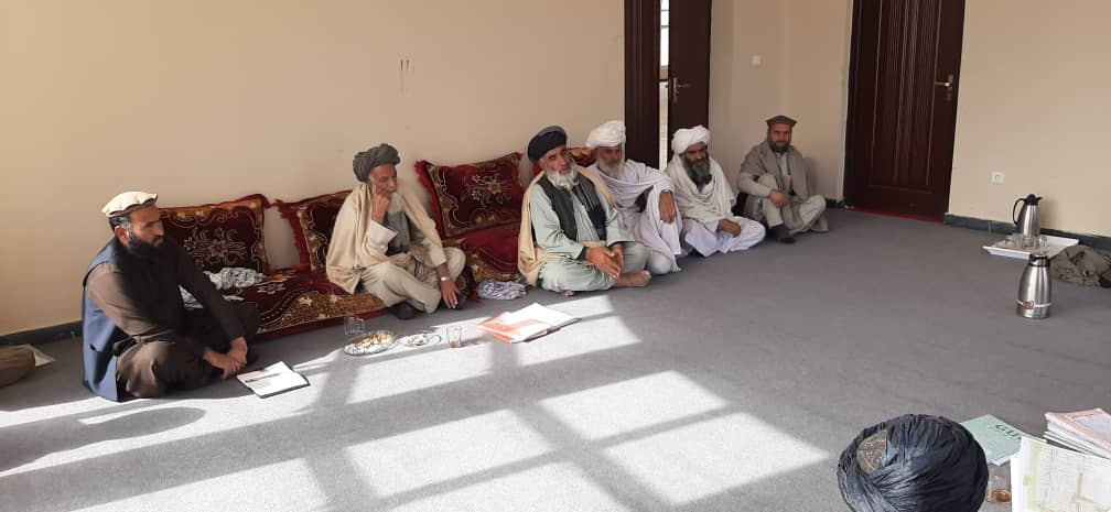 لغمان کې د ځمکې غصب او غصب شويو ځمکو بېرته راکرځولو کمېټې غړو د لغمان دکرنې رييس مولوي محمد ولي محسن په مشرۍ د لغمان د ولايت مقام په ميلمستون کې خپله غونډه دائره کړه