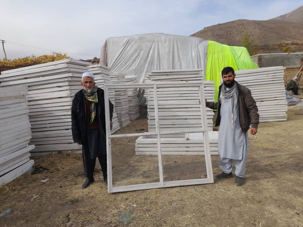 به مرغداران ولسوالی رخه ولایت پنجشیر خوراکه و وسایل مرغداری توزیع شد