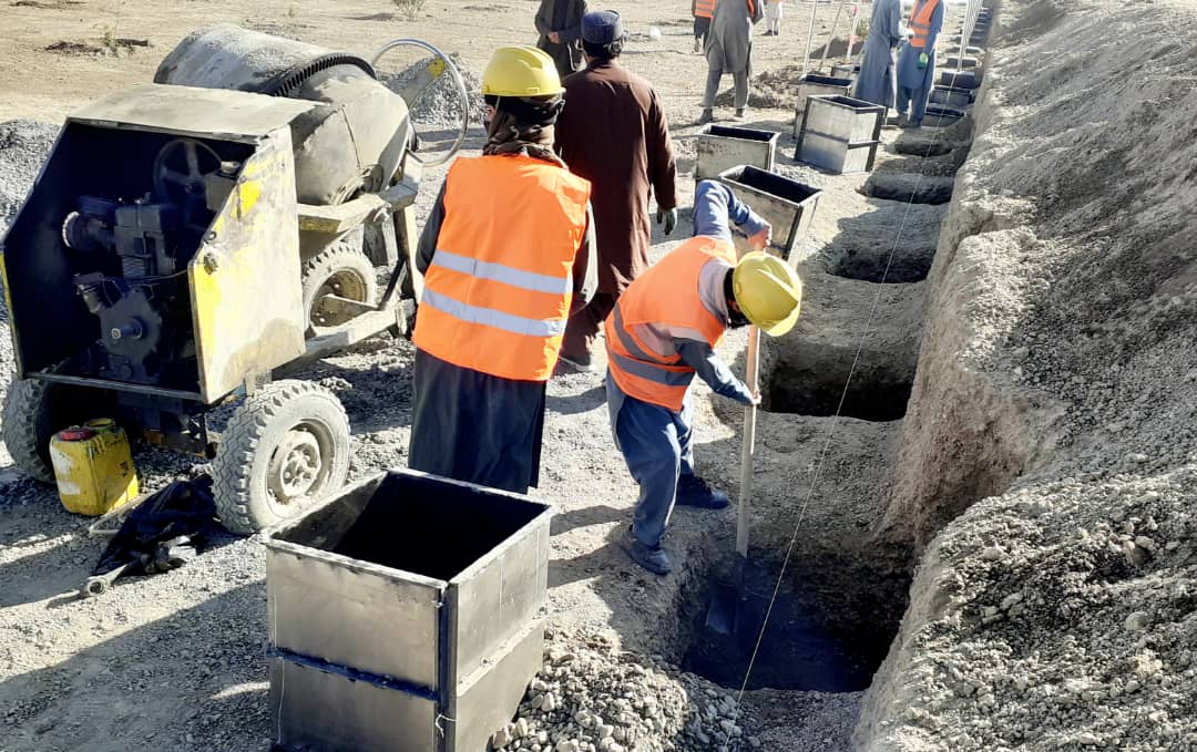 لوګر کې د عامه بڼ د احاطې دېوال جوړولو چارې پیل شوې