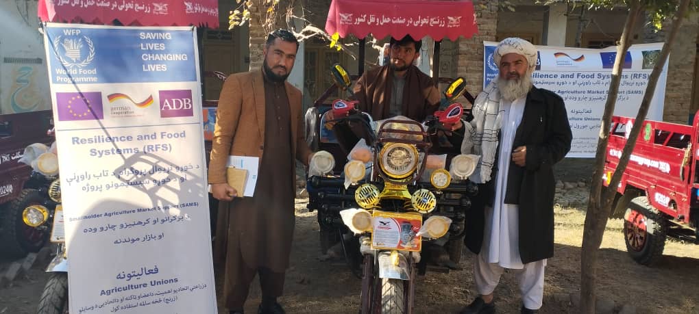 کونړ کې د بزګرانو د ملاتړ په پار له دوی سره د زرنجونو مرسته وشوه