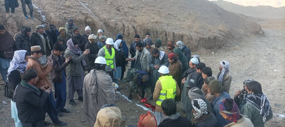 آغاز کار ساخت یک چکدم در ولسوالی یکاولنگ ولایت بامیان 