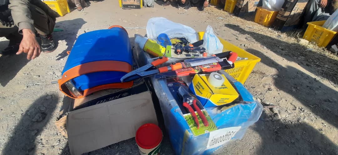 برای یک‌صد تَن از باغداران در ولایت کاپیسا بسته وسایل باغداری توزیع شد