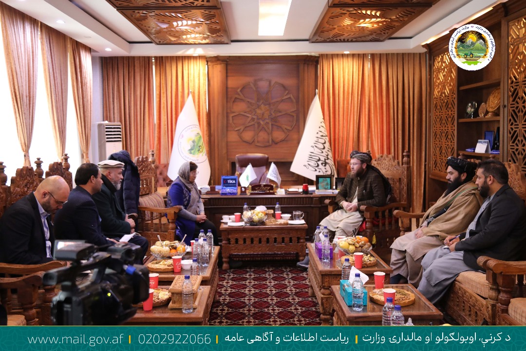 د کرنې وزیر په افغانستان کې د یوناما له مشرې سره وکتل
