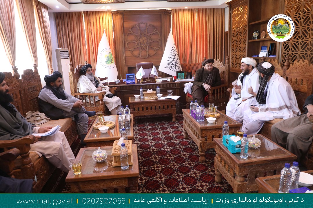 د کرنې وزیر د ریحان دانې له سوداګرو سره وکتل