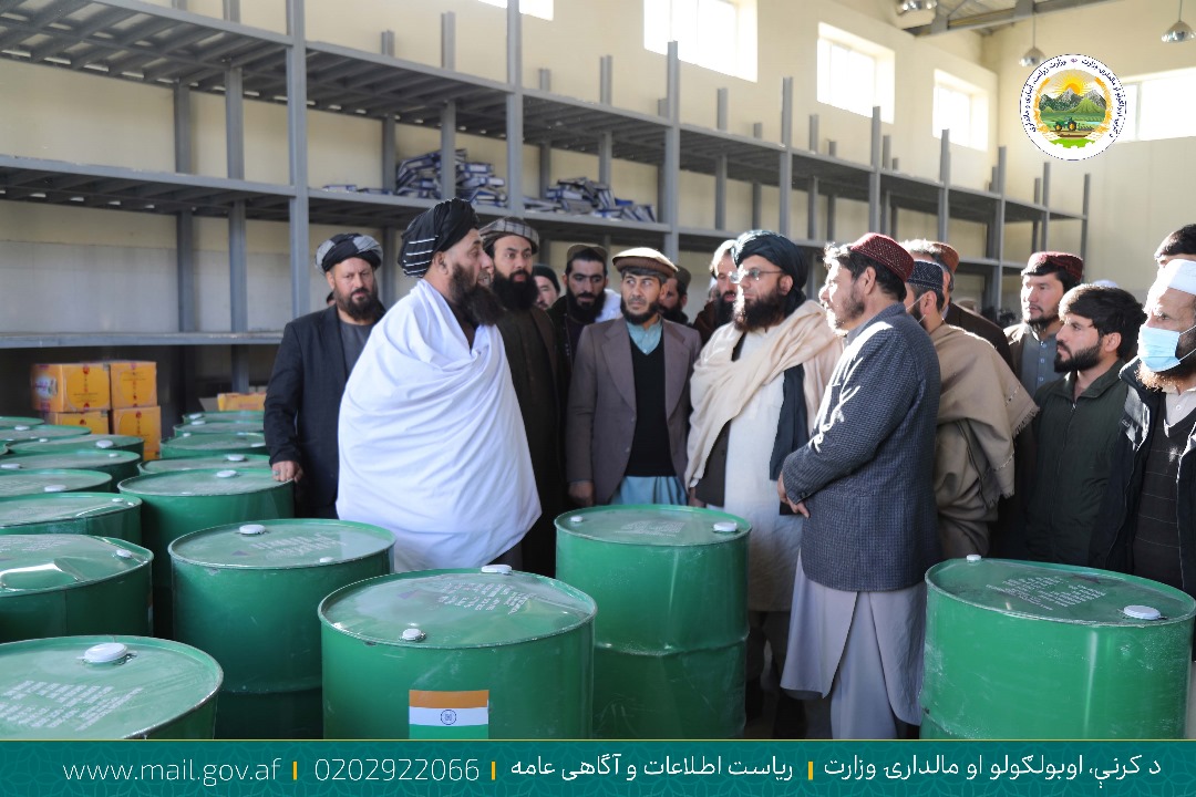 تسلیم گیری ۴۰ هزار لیتر ملتین کمکی مردم هندوستان از سوی وزارت زراعت