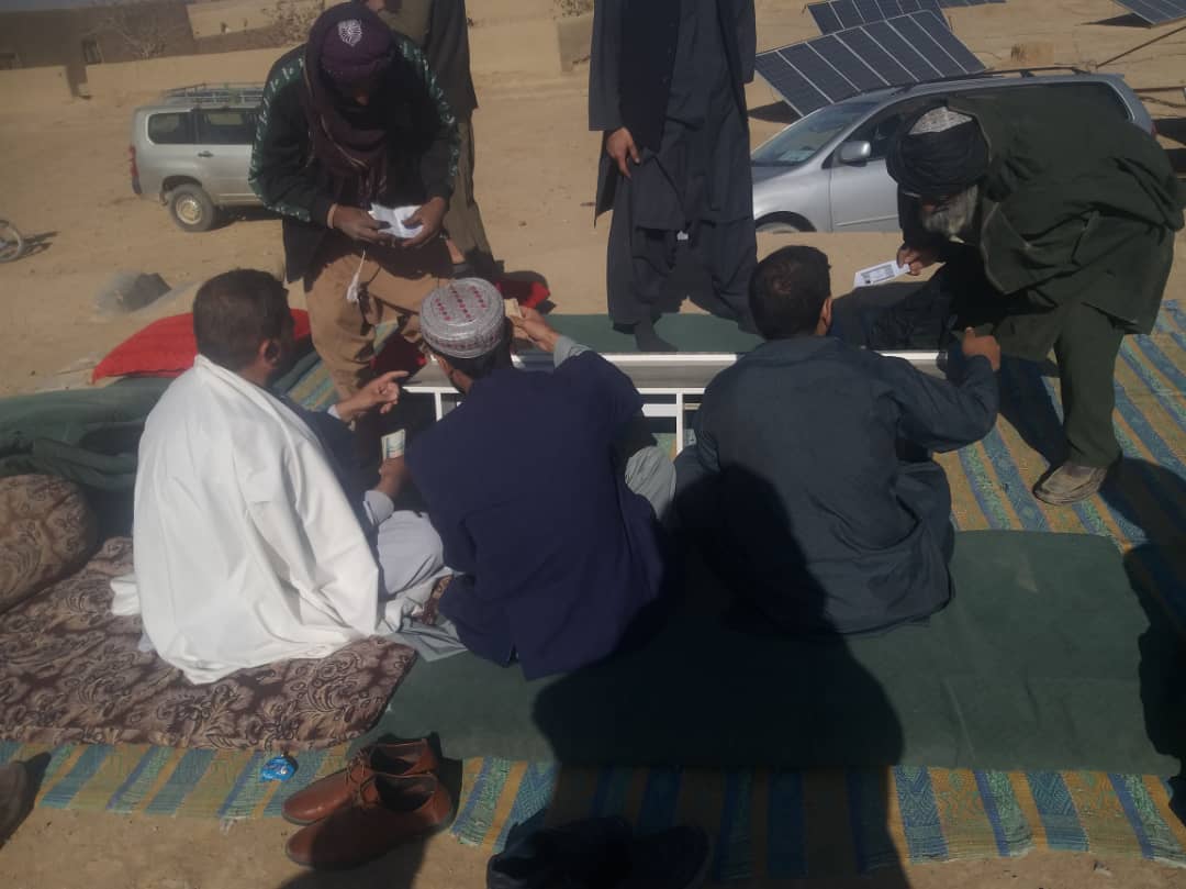 د هلمند مارجه کې سلګونو کورنیو سره د نغدو پیسو مرسته وشوه