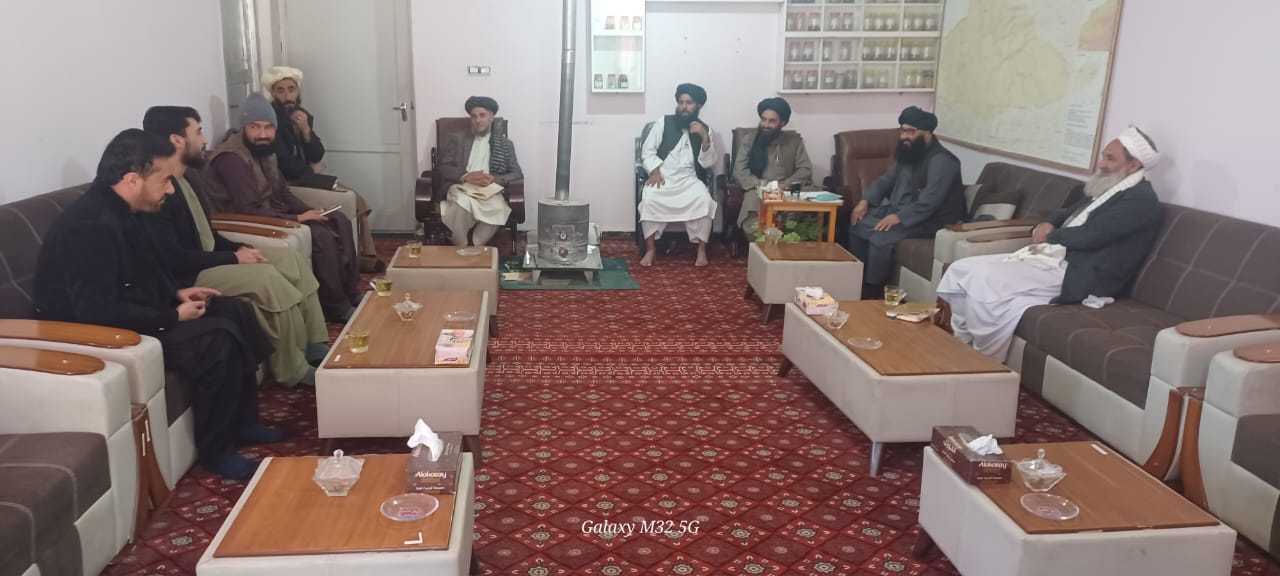 این جلسه به سرپرستی ملا رازمحمد ذاکرآمر تنظیم عواید و محاسبه عشر و زکات ریاست زراعت بادغیس دایر گردید و در مورد رسیدگی نیازمندیهای دهقانان و مالداران بحث گردید.
