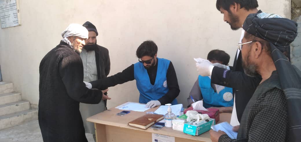 توزیع خوراکه حیوانی برای ۷۰۰ مالدار در ولسوالی خان آباد ولایت کندز