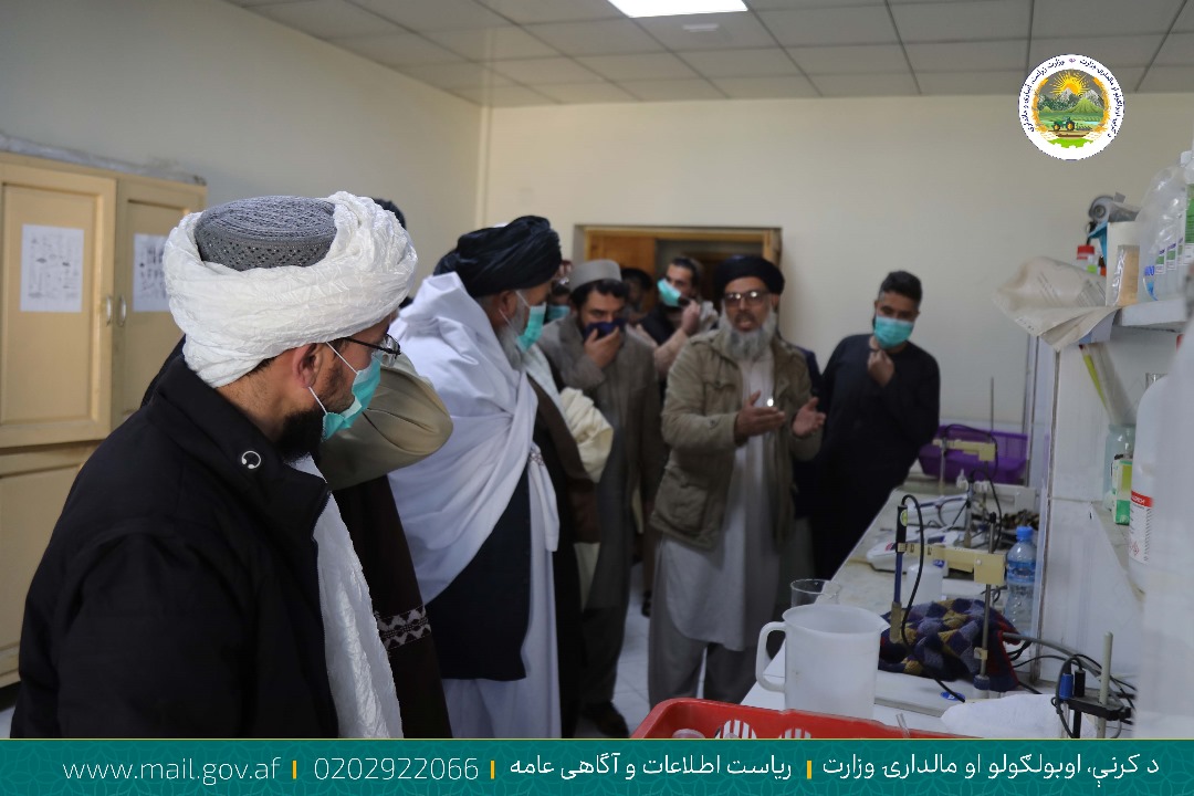 بادام باغ کې دکرنې وزارت له ریاستونو څخه د دغه وزارت د مالي او اداري مرستیال لیدنه