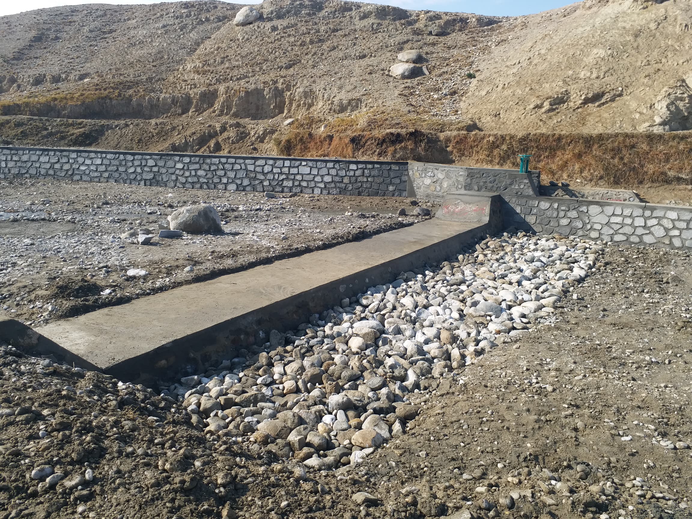 د ننګرهار رودات کې د اوبولګولو د یوې پروژې چارې بشپړ او ګټې اخیستنې ته وسپارل شو